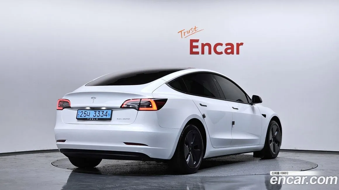 Tesla Model 3 — фото 10