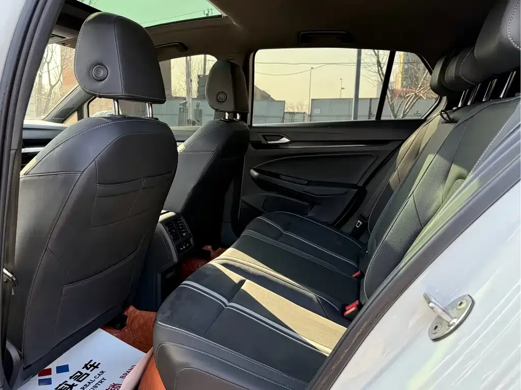 Volkswagen Golf 2022 из CN, фото 3