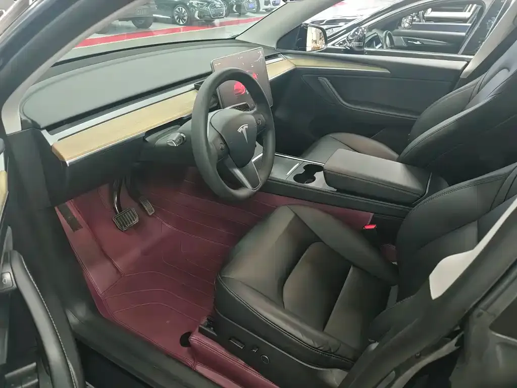Tesla Model Y — фото 4