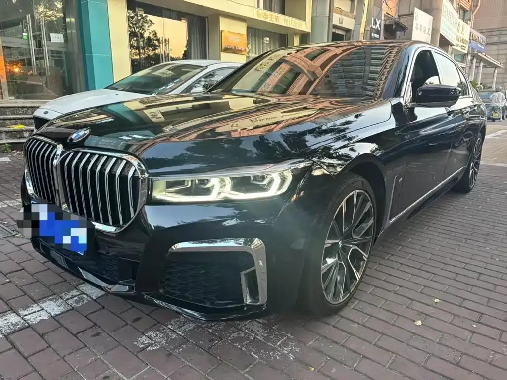 BMW 7 Series — фото 1