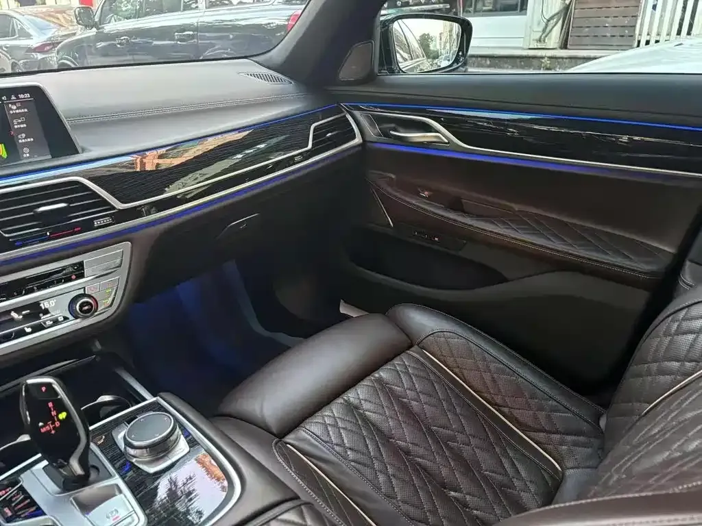 BMW 7 Series — фото 10