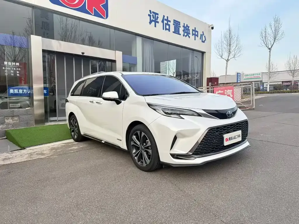 Toyota Granvia 2023 из CN, фото 9