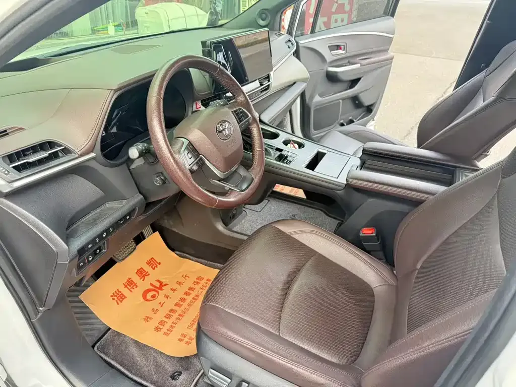 Toyota Granvia 2023 из CN, фото 7