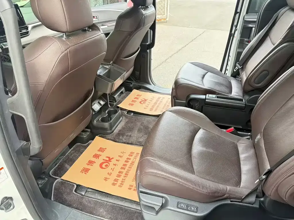 Toyota Granvia 2023 из CN, фото 8