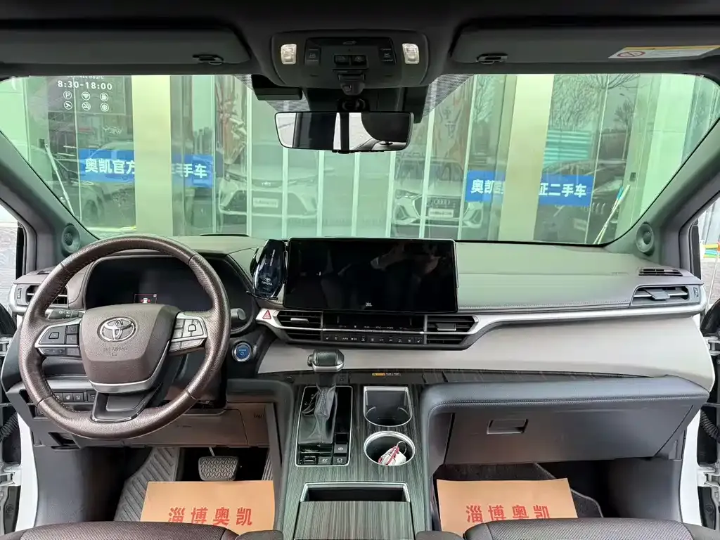 Toyota Granvia 2023 из CN, фото 4