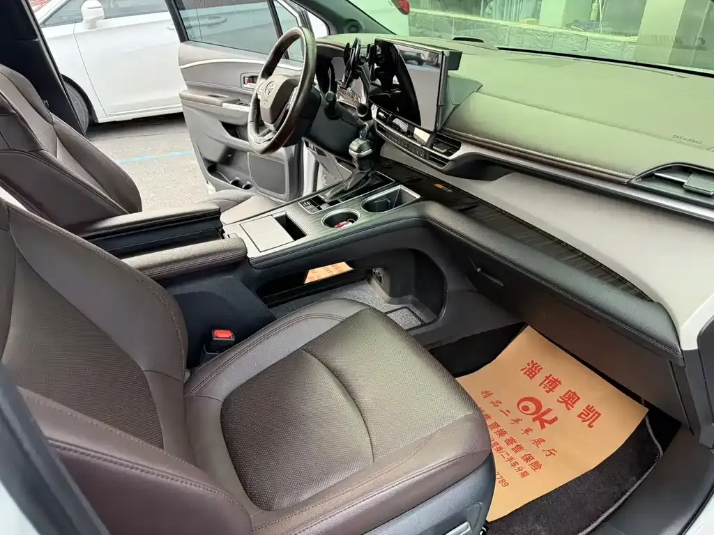 Toyota Granvia 2023 из CN, фото 6
