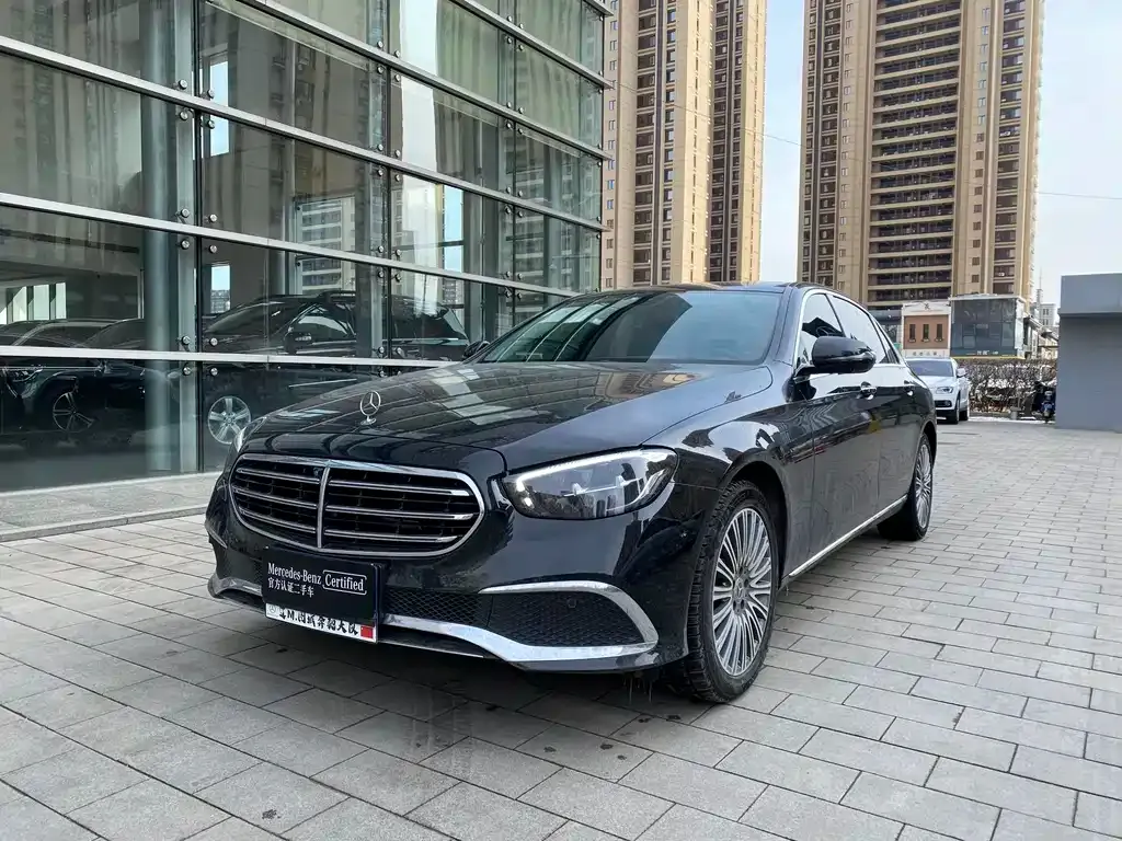 Mercedes-Benz E-Class — фото 1