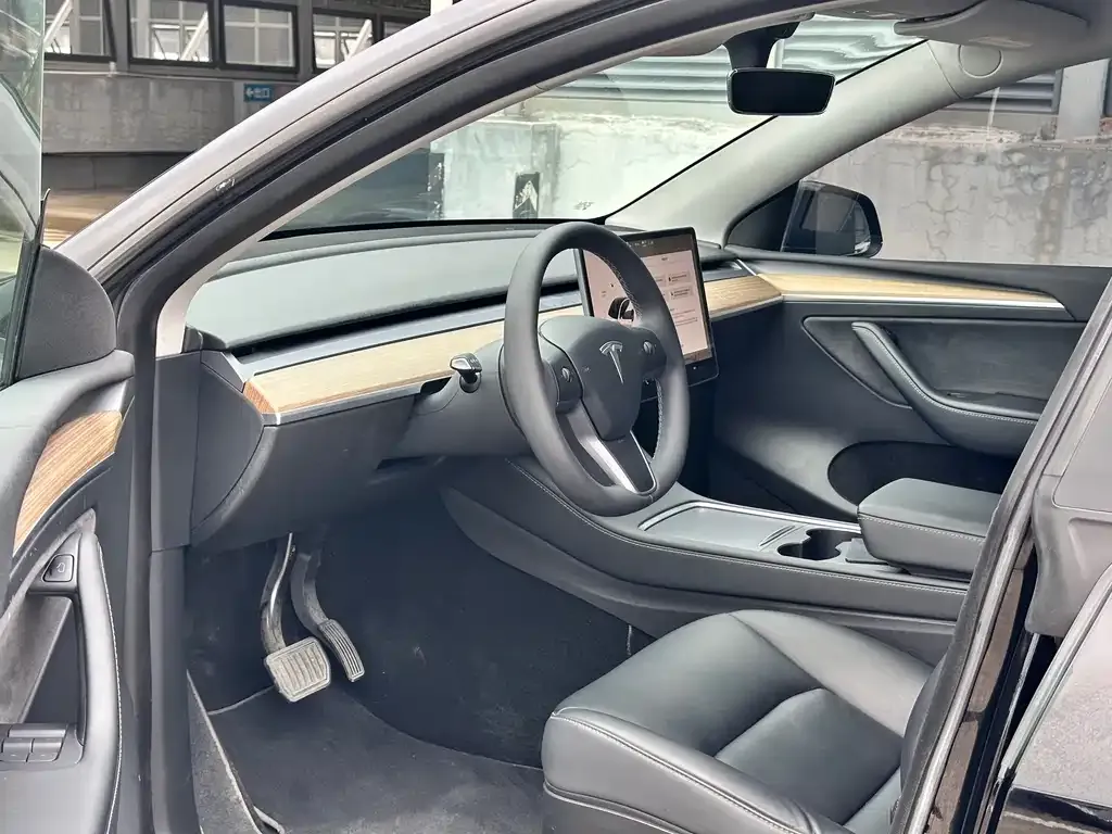 Tesla Model Y — фото 7