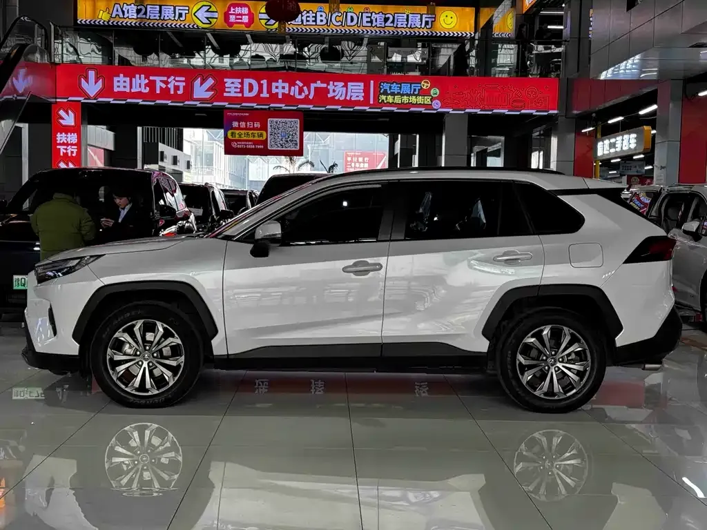 Toyota RAV4 — фото 7
