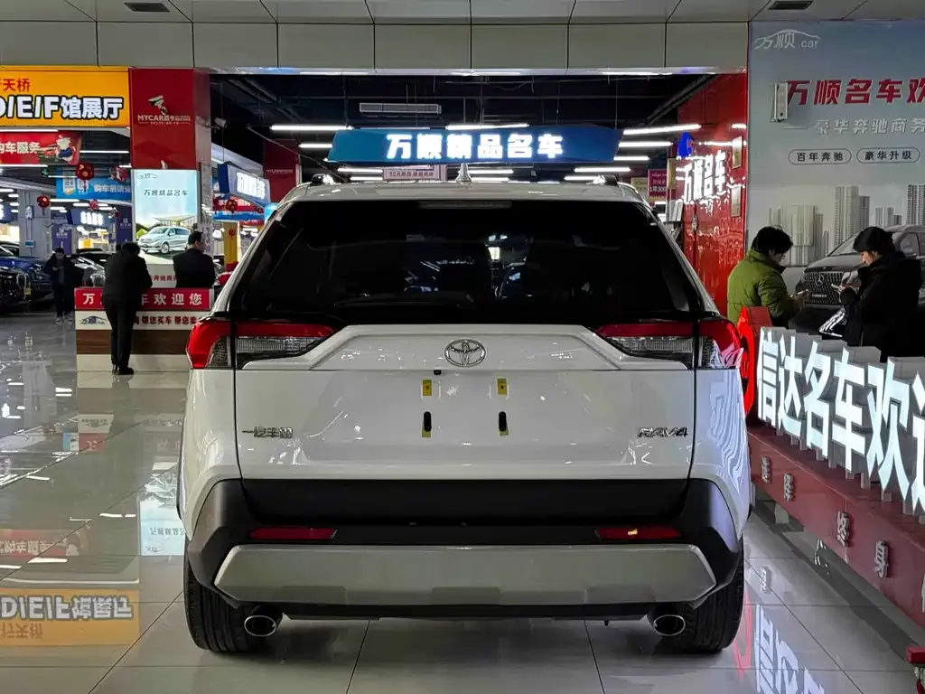 Toyota RAV4 — фото 3