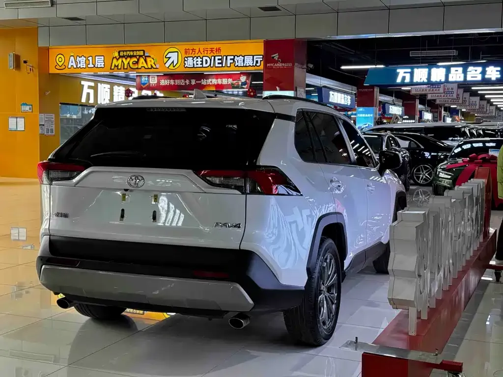 Toyota RAV4 — фото 10