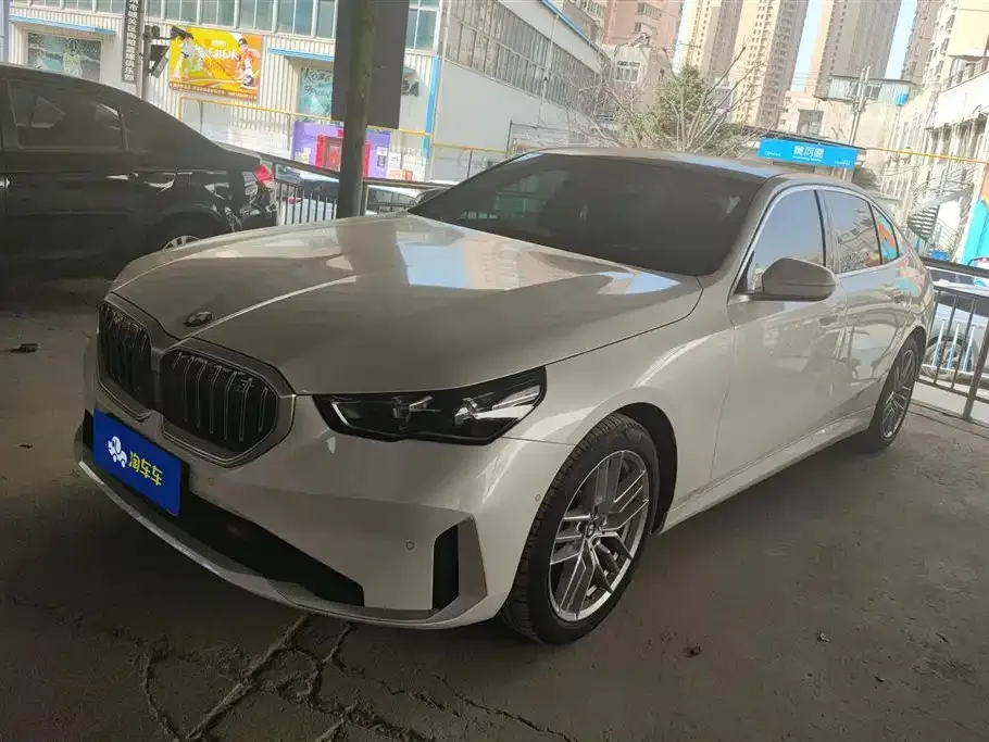 BMW 5 Series — фото 1