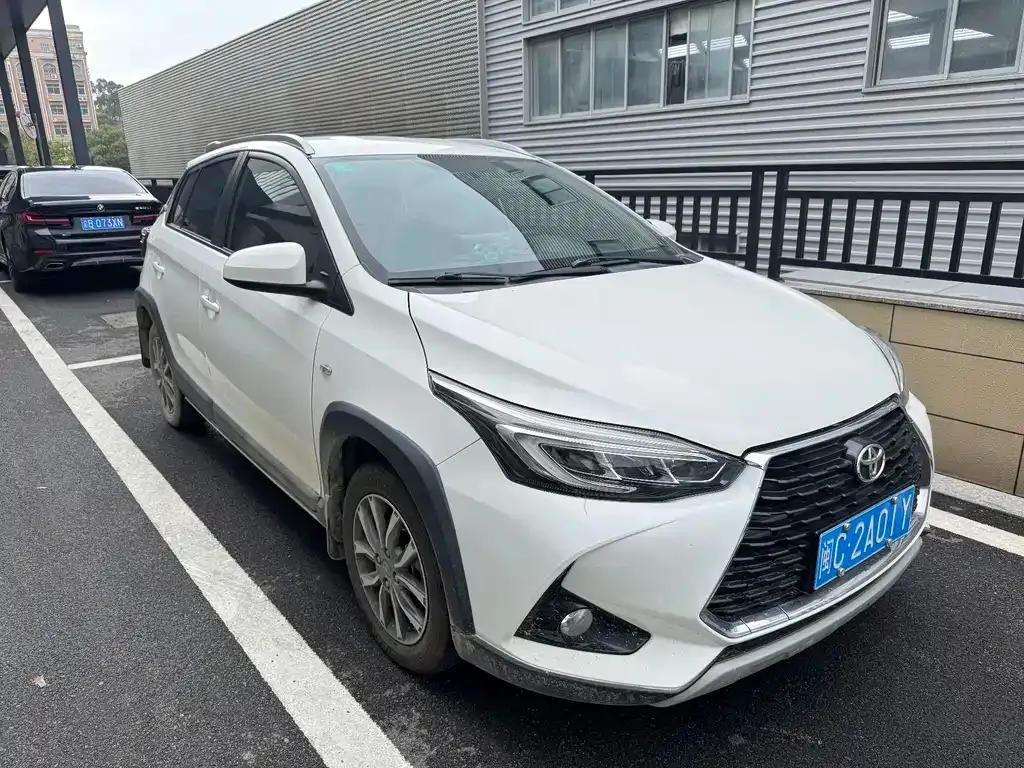 Toyota Yaris L — фото 7