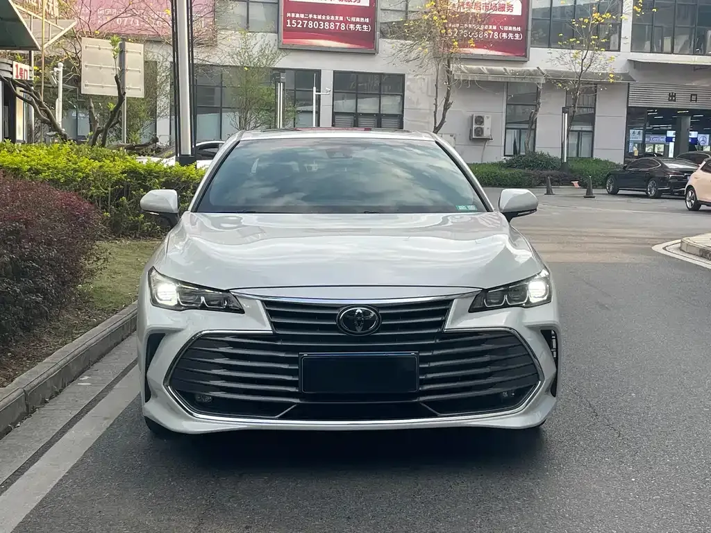 Toyota Avalon — фото 4