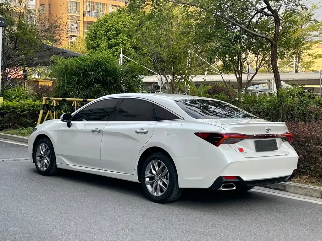 Toyota Avalon — фото 10