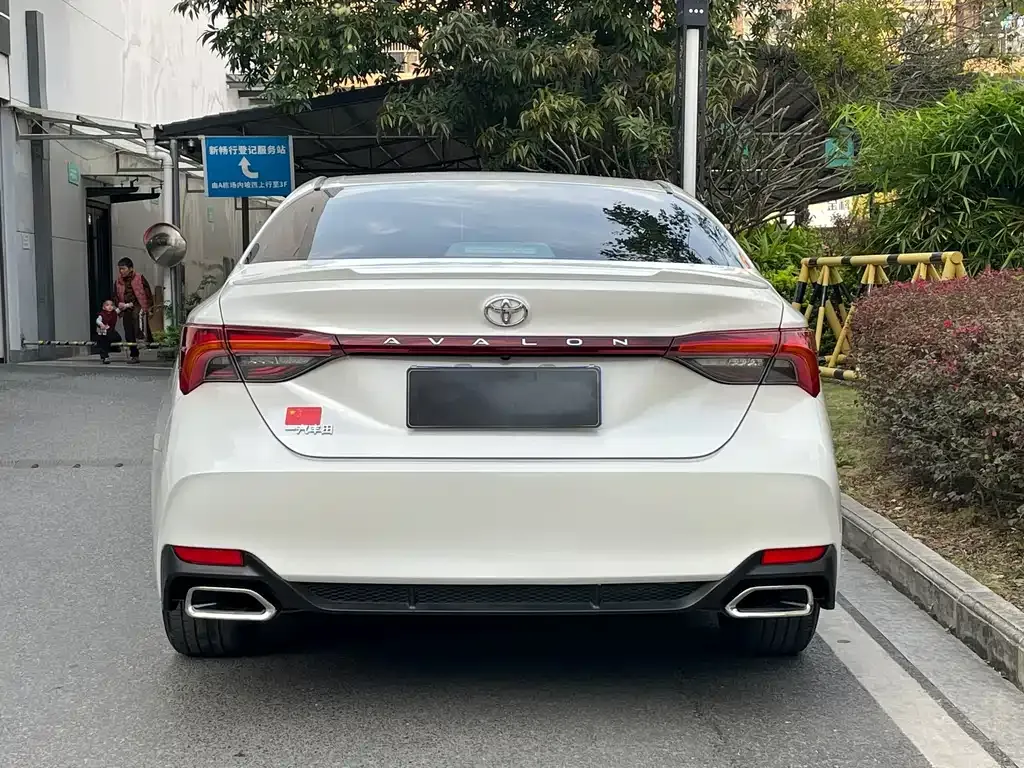 Toyota Avalon — фото 2