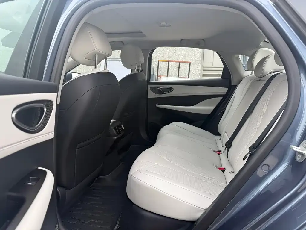 BYD Seal 05 DM-i — фото 10