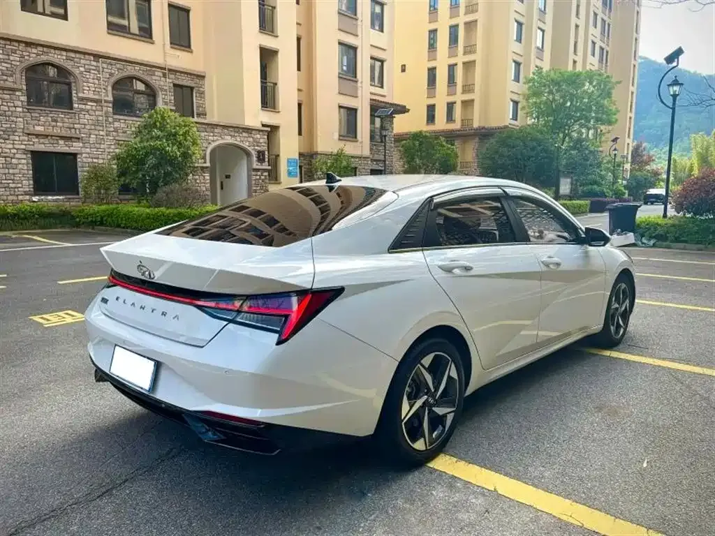 Hyundai Elantra — фото 9