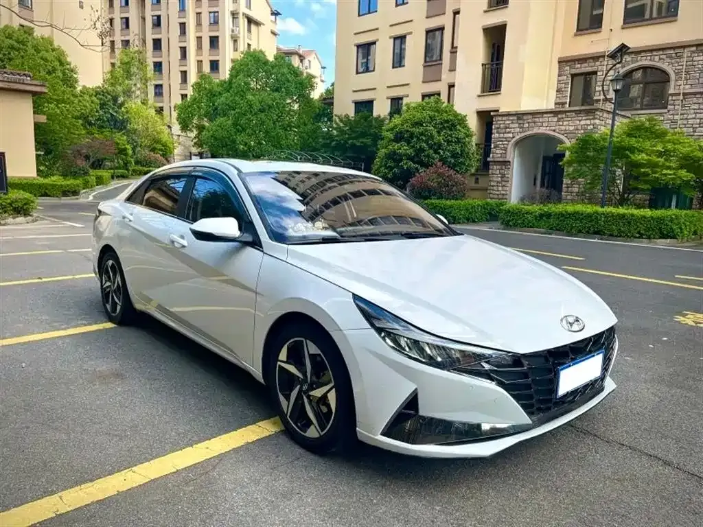 Hyundai Elantra — фото 5