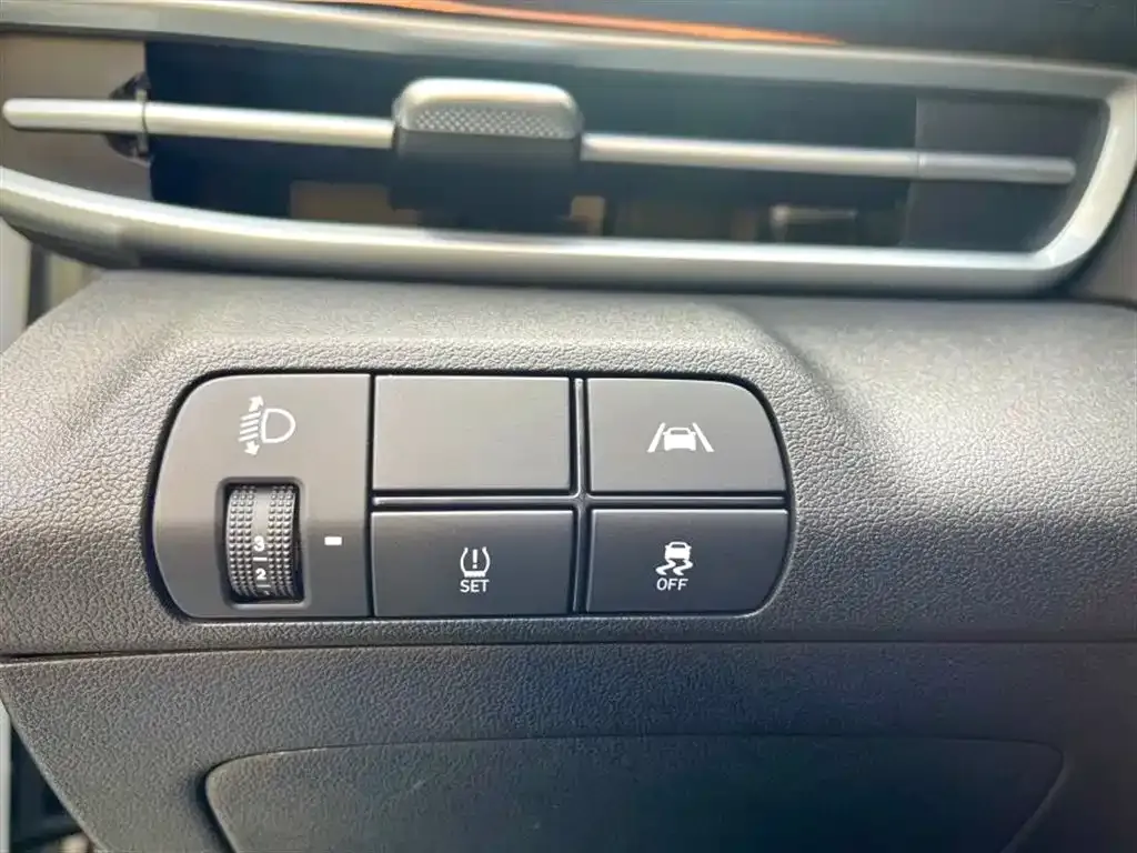 Hyundai Elantra — фото 7