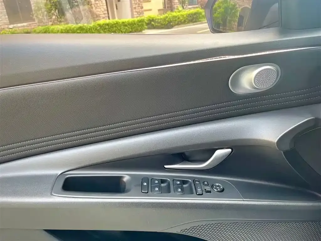 Hyundai Elantra — фото 10