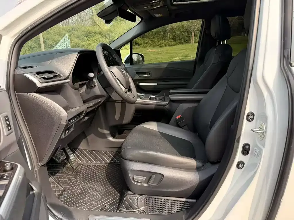 Toyota Granvia 2024 из CN, фото 4