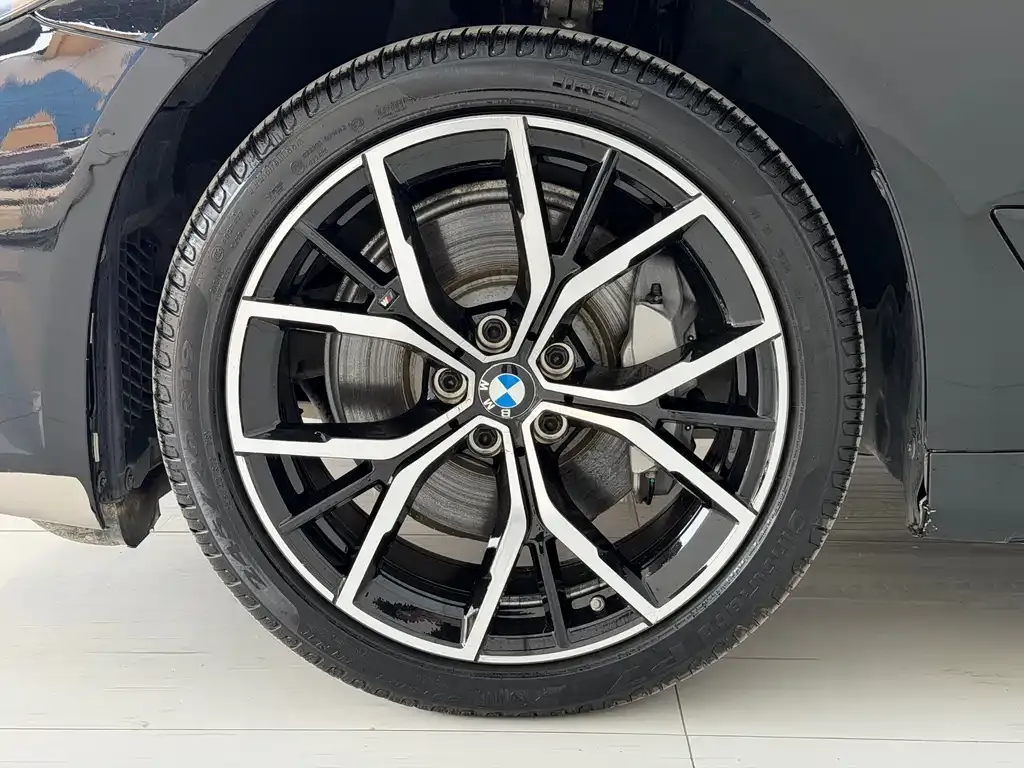BMW 5 Series 2021 из CN, фото 8
