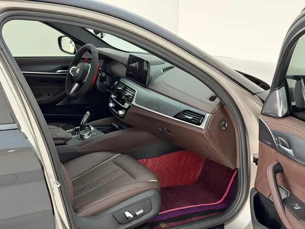 BMW 5 Series 2021 из CN, фото 3