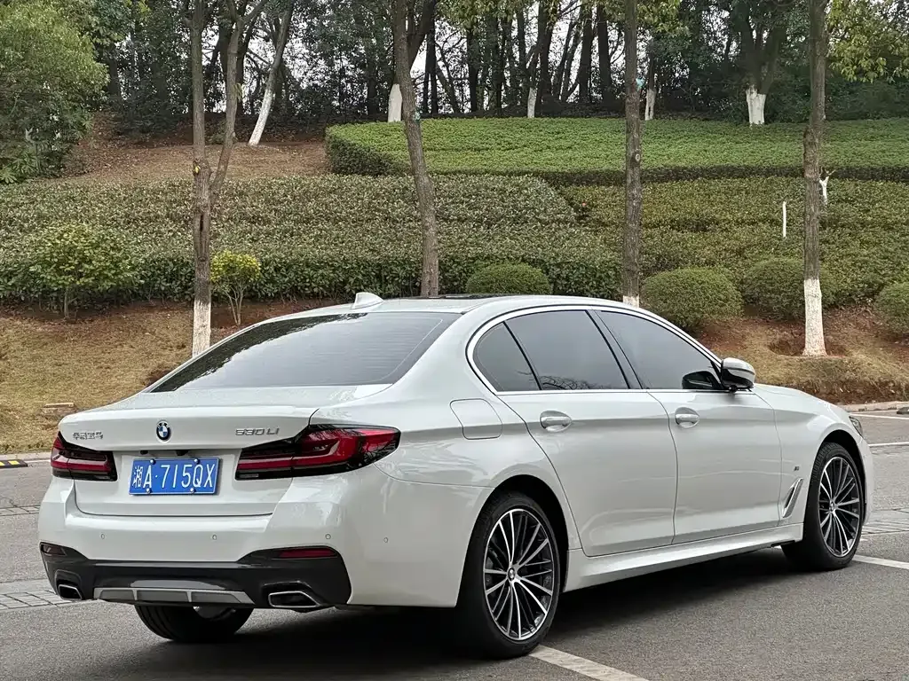 BMW 5 Series — фото 5