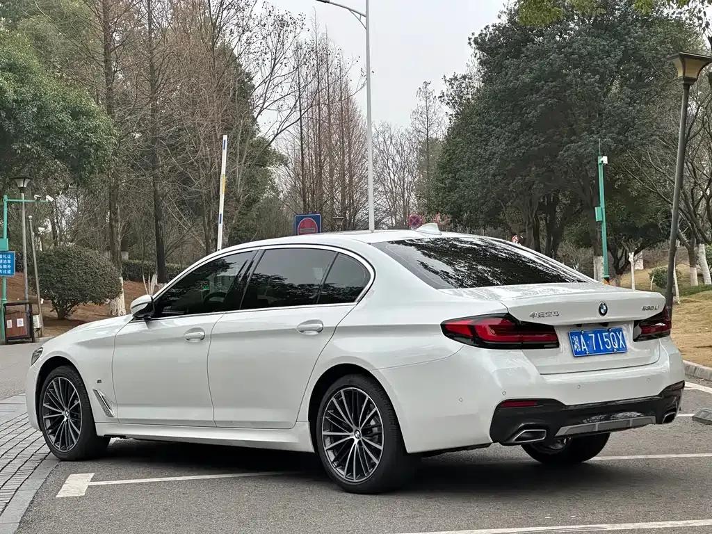 BMW 5 Series — фото 10
