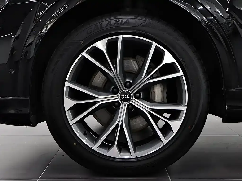 Audi Q8 2022 из CN, фото 6