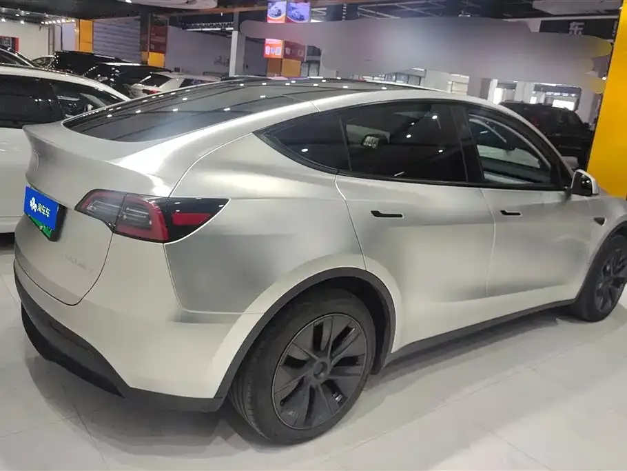 Tesla Model Y — фото 8