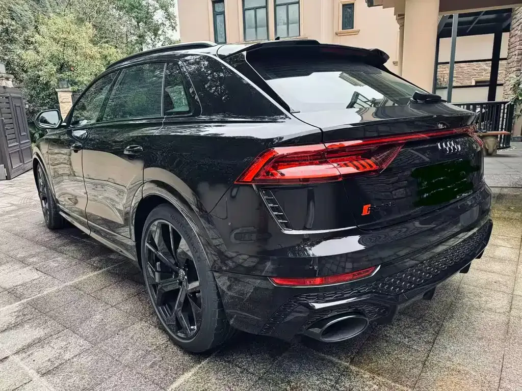 Audi RS Q8 — фото 9