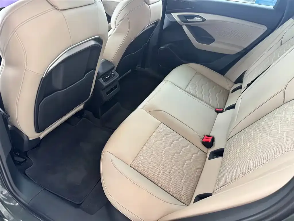 Audi Q6L e-tron — фото 4