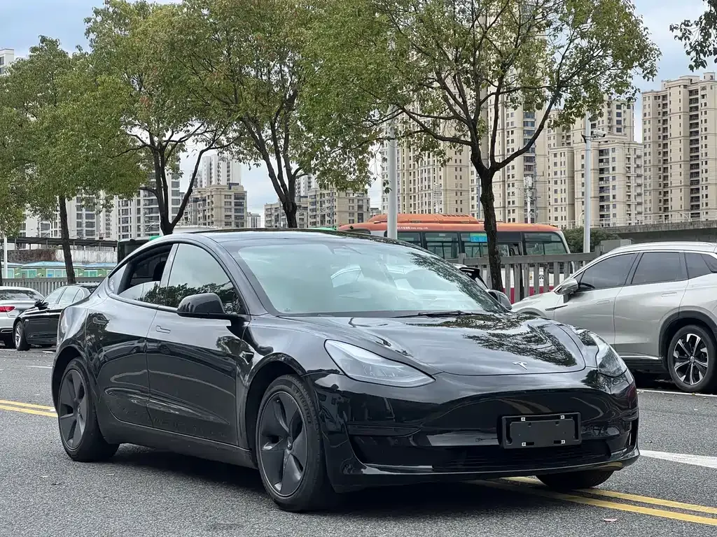 Tesla Model 3 — фото 4