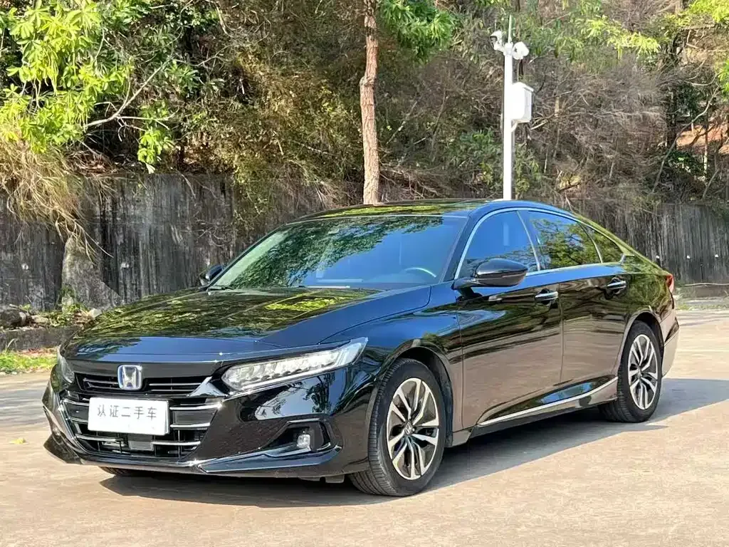 Honda Accord — фото 1
