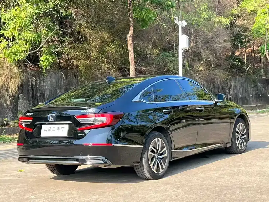 Honda Accord — фото 8