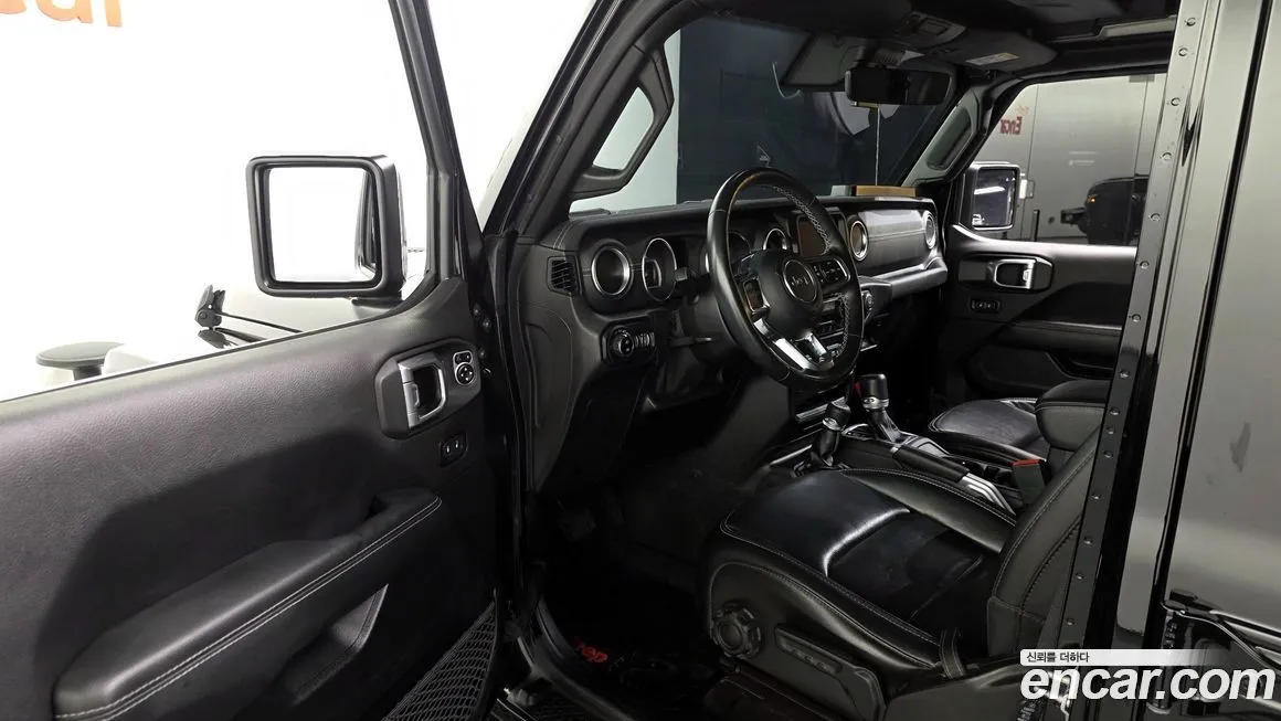 Jeep Wrangler — фото 8