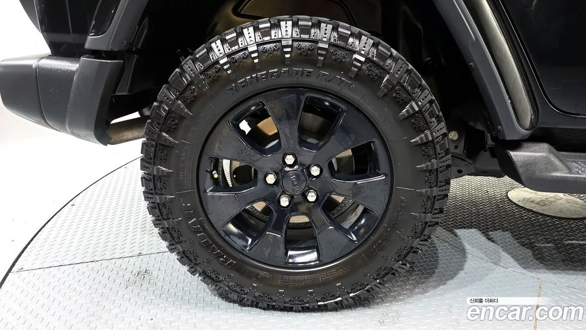 Jeep Wrangler — фото 10