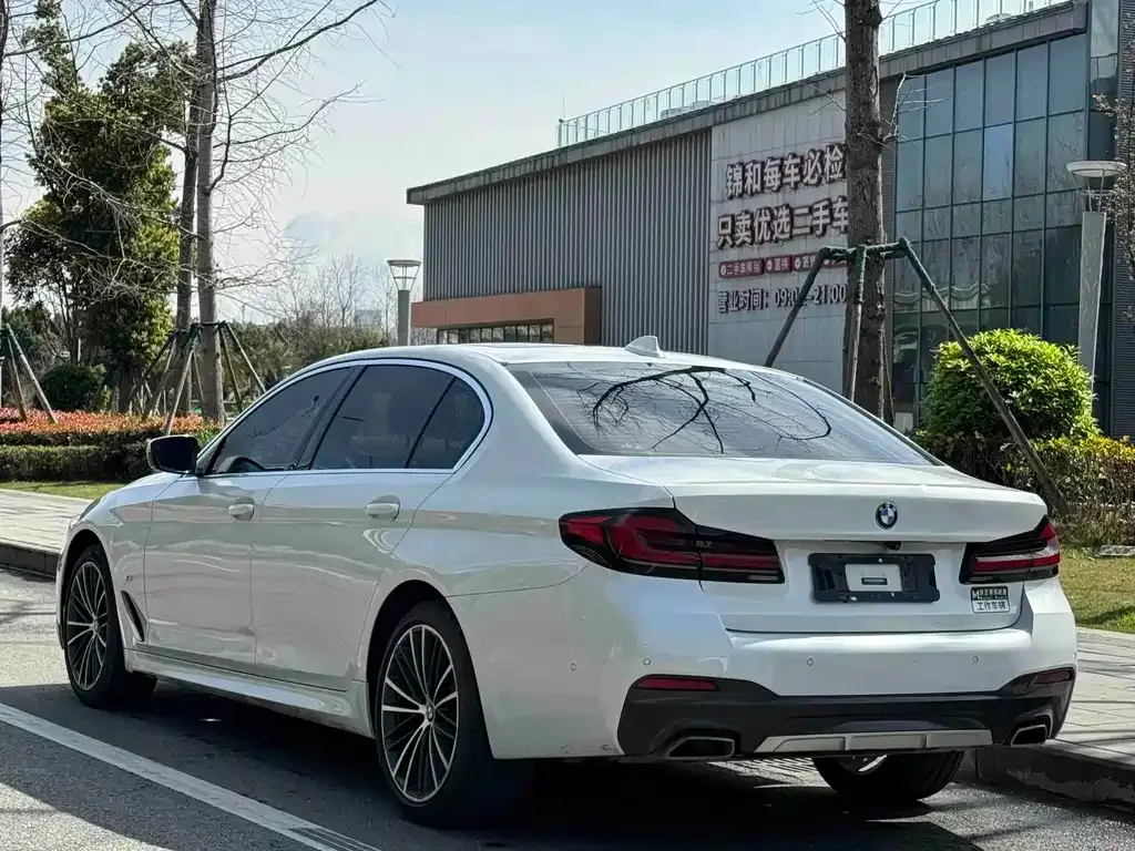 BMW 5 Series — фото 10