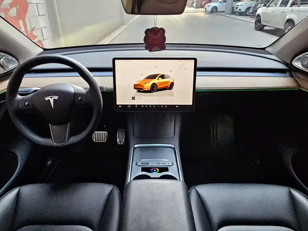 Tesla Model Y — фото 3