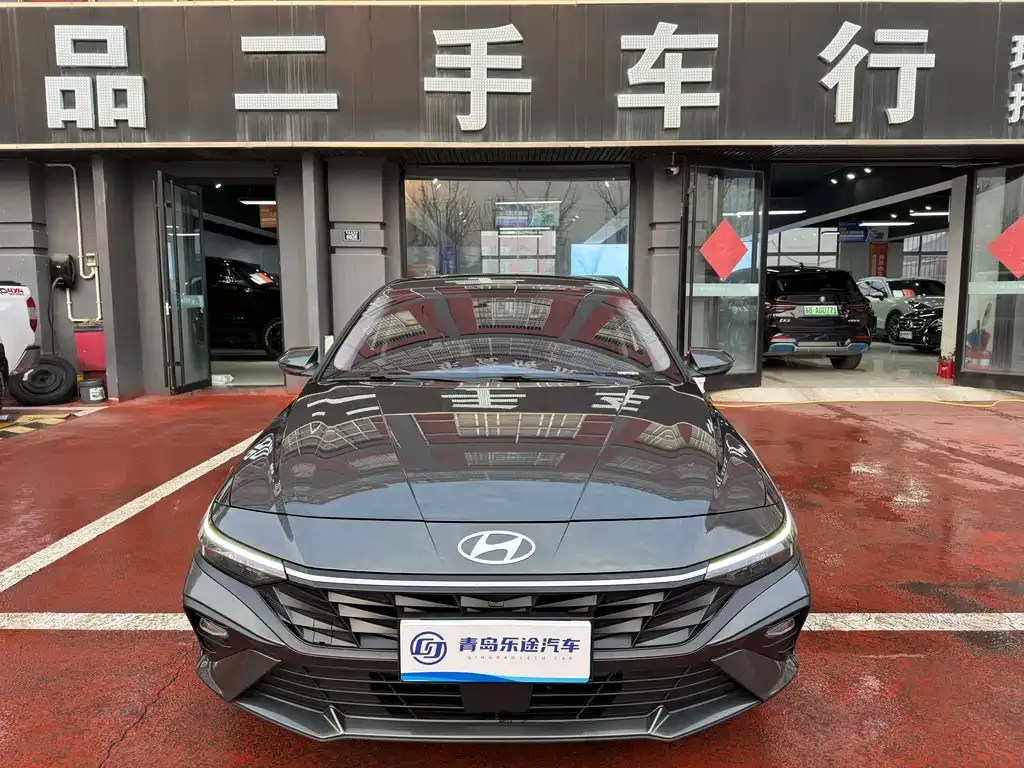 Hyundai Elantra — фото 1