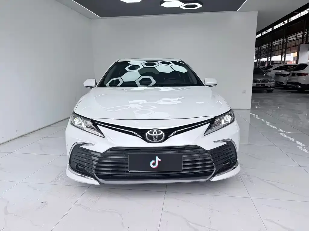 Toyota Camry — фото 9
