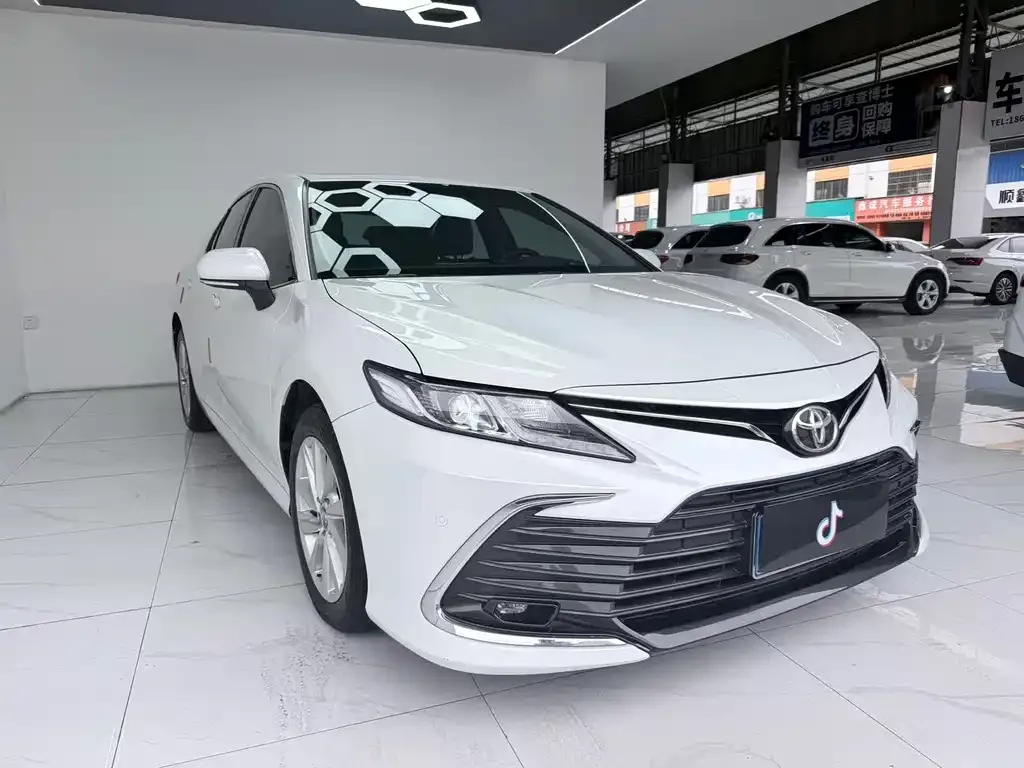 Toyota Camry — фото 10