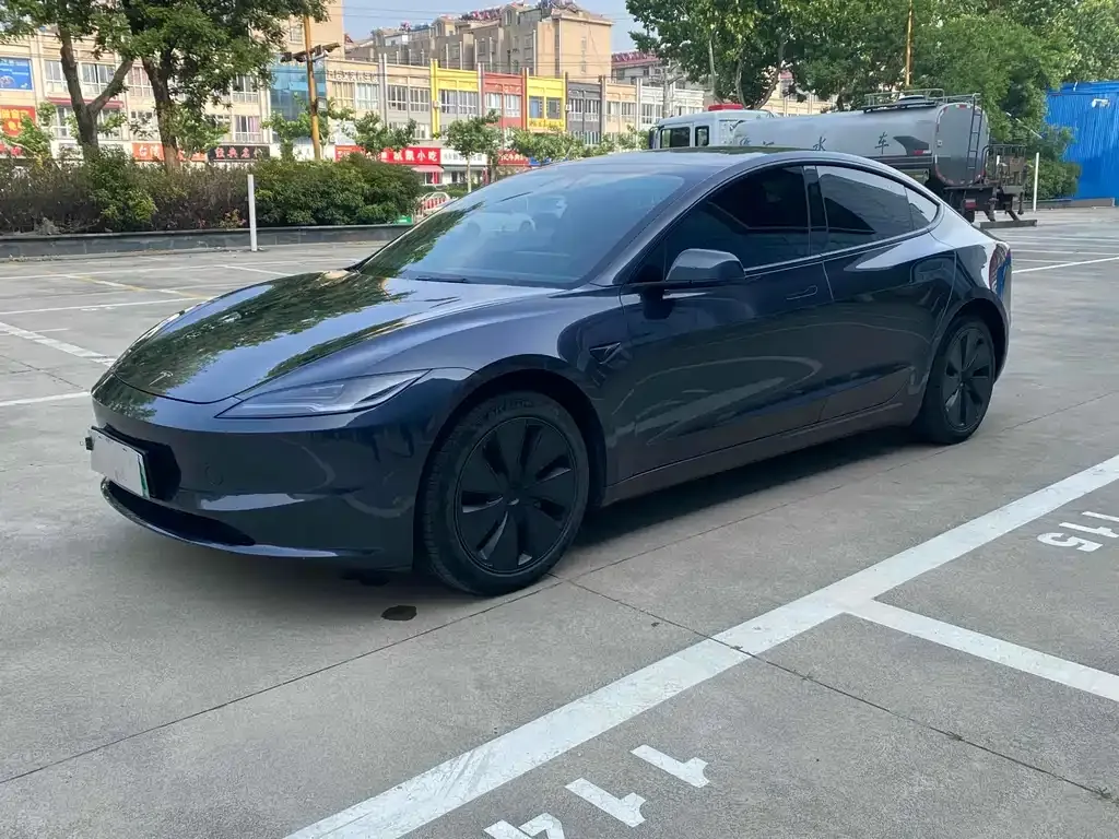 Tesla Model 3 — фото 1