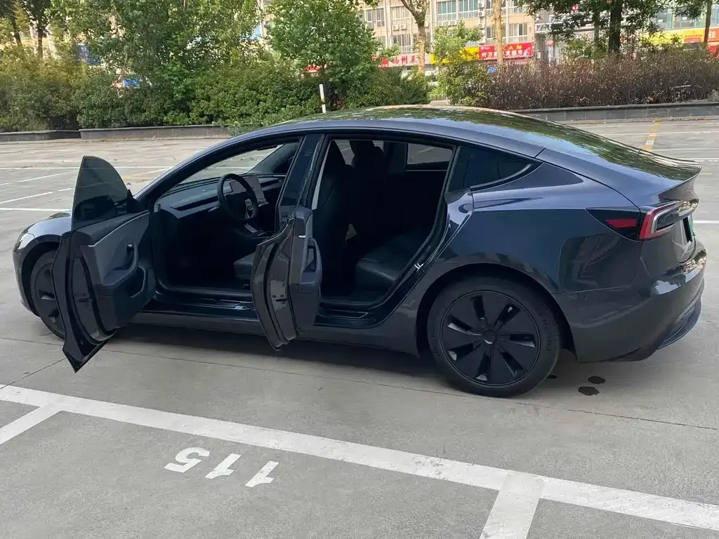 Tesla Model 3 — фото 9