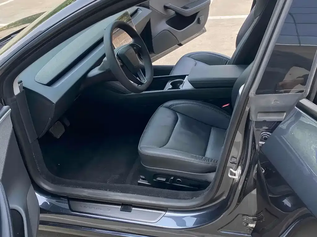 Tesla Model 3 — фото 4