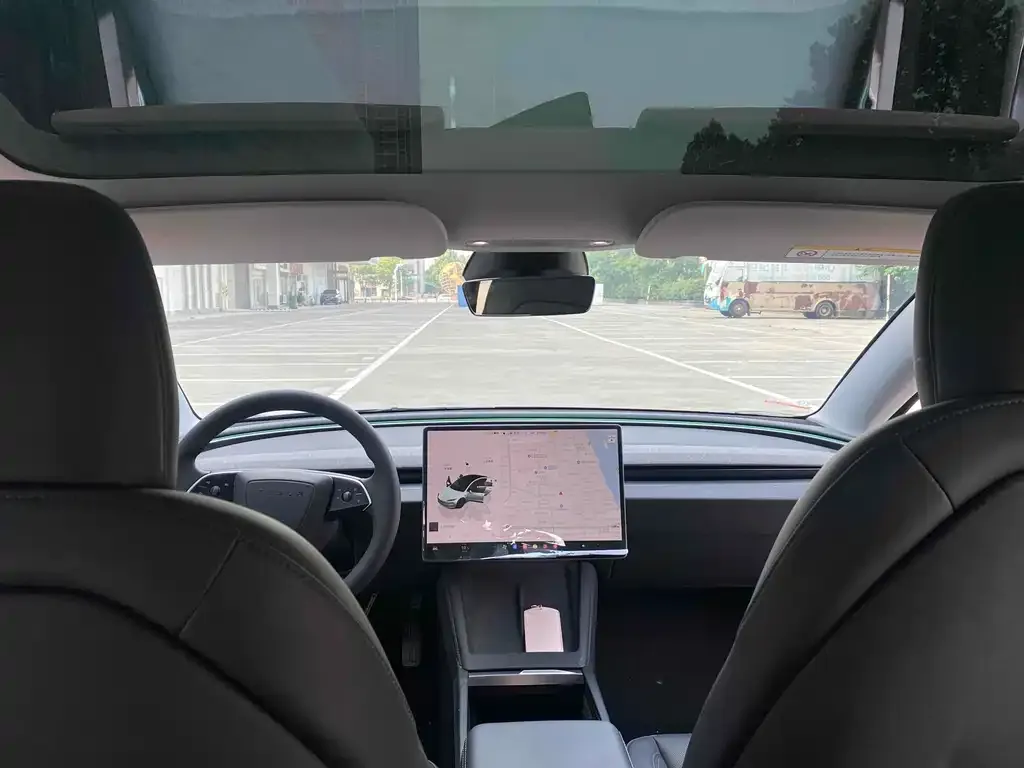 Tesla Model 3 — фото 2