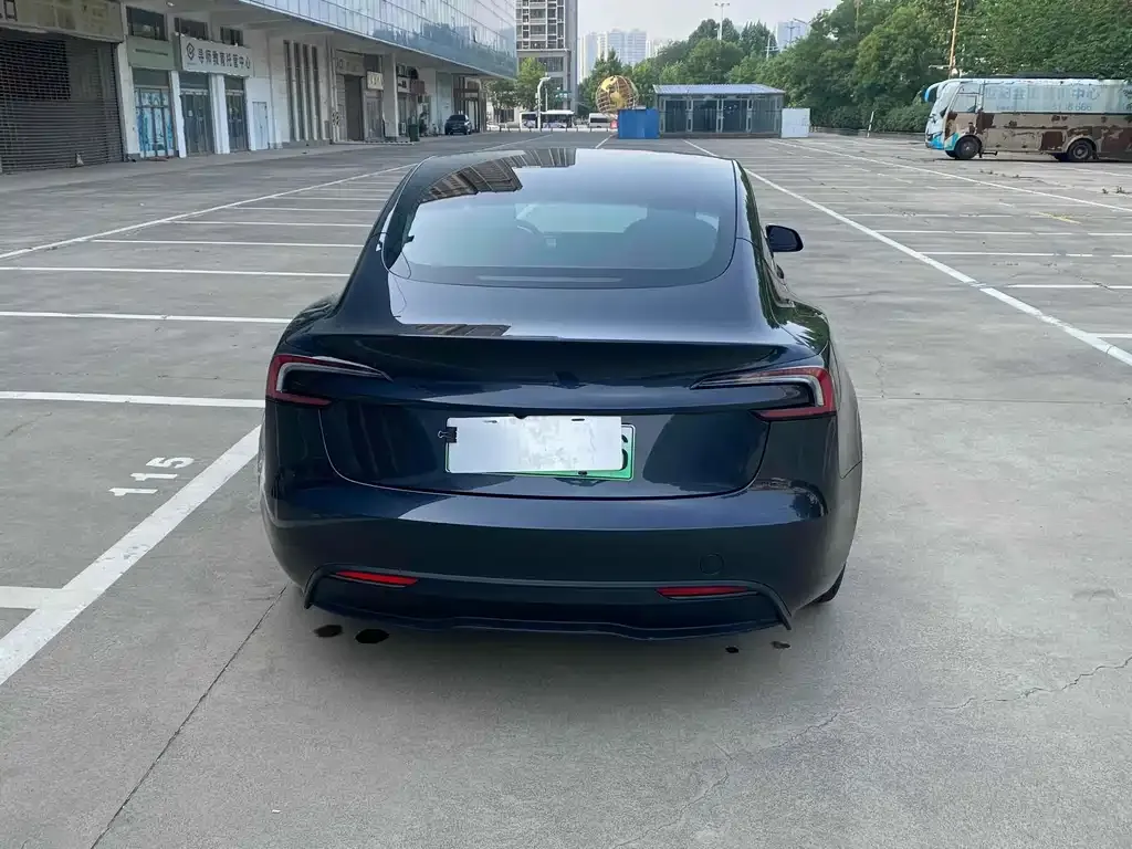 Tesla Model 3 — фото 3