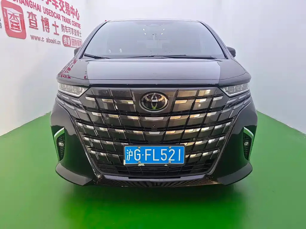 Toyota Alphard — фото 4